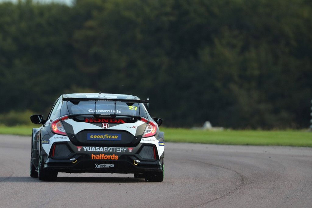 BTCC Thruxton: Cammish dominates second practice 